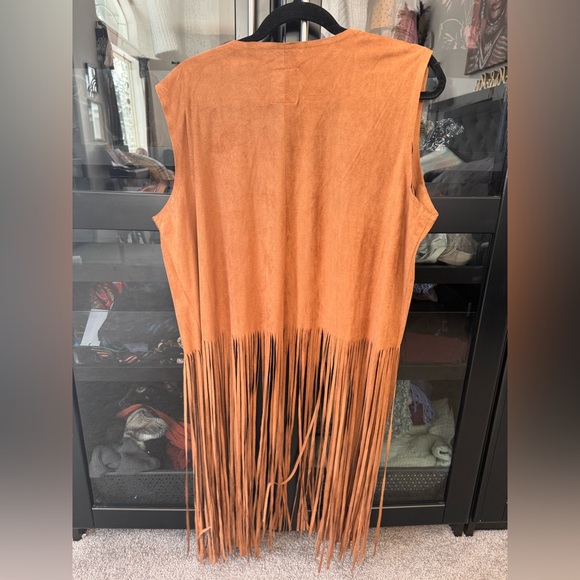 Fornia faux suede jacket, super cute with a pair of jeans or jean shorts! - Picture 2 of 3